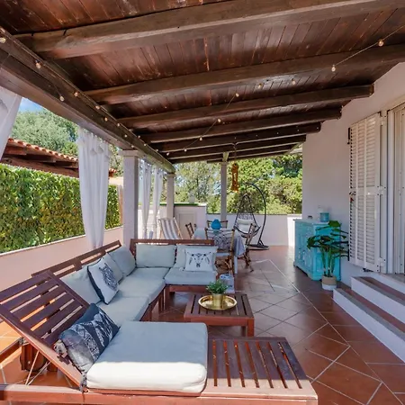 - In Centro, 8 Minuti Da Ira Apartment